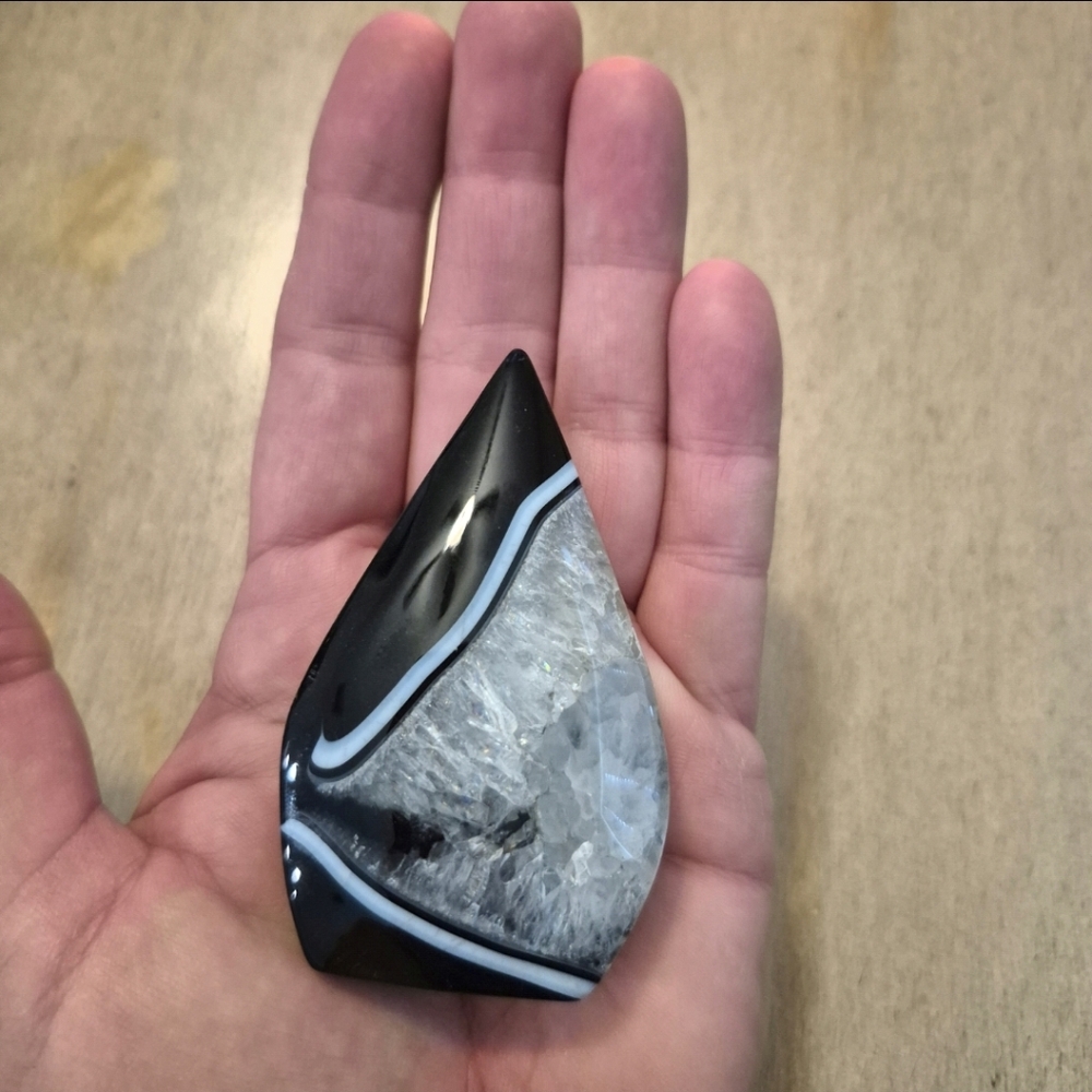 Natural Black Sardonyx Stand-up Freeform Crystal #1 - Picture 8 of 8